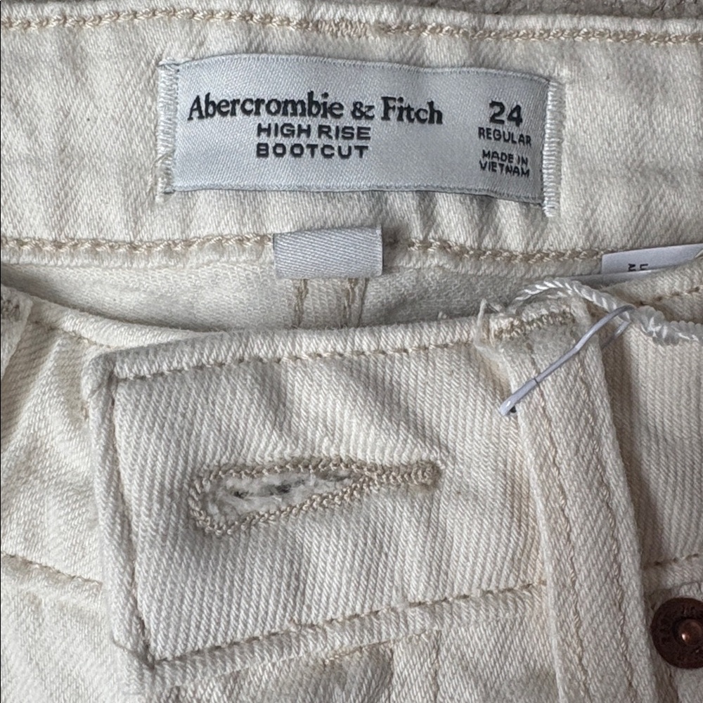Abercrombie & Fitch Women's Off-White Bootcut Jeans. Size 24. Curve Love. - Picture 2 of 7